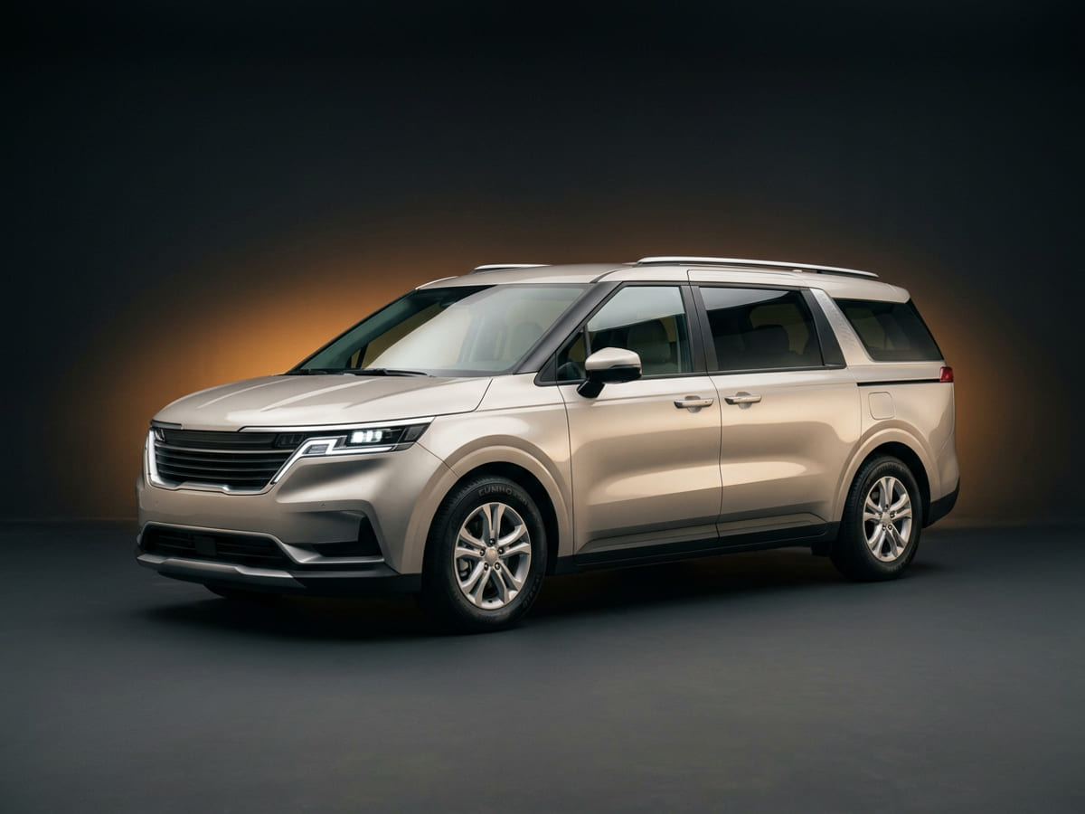 Minivan 7 seats, front three-quarter view